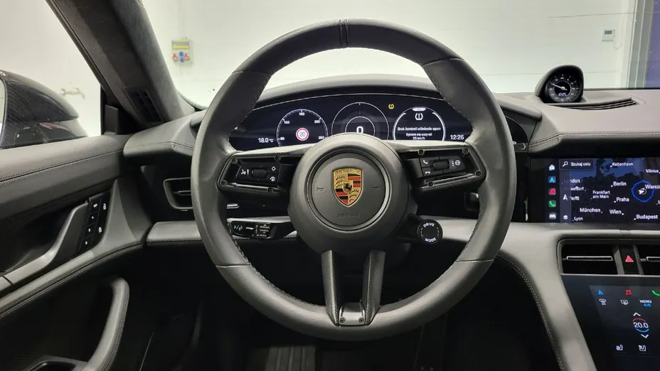 PORSCHE Taycan -