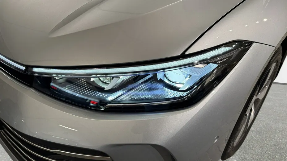 VOLKSWAGEN Passat -