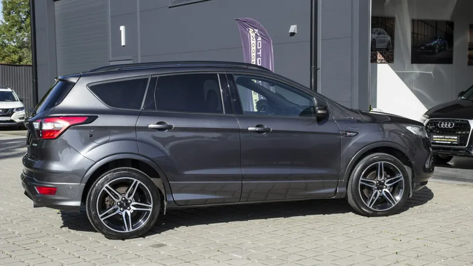FORD Kuga -