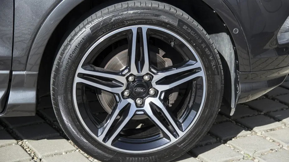 FORD Kuga -