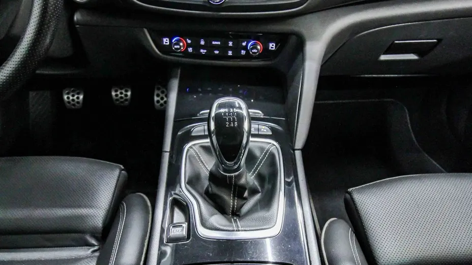 OPEL Insignia -
