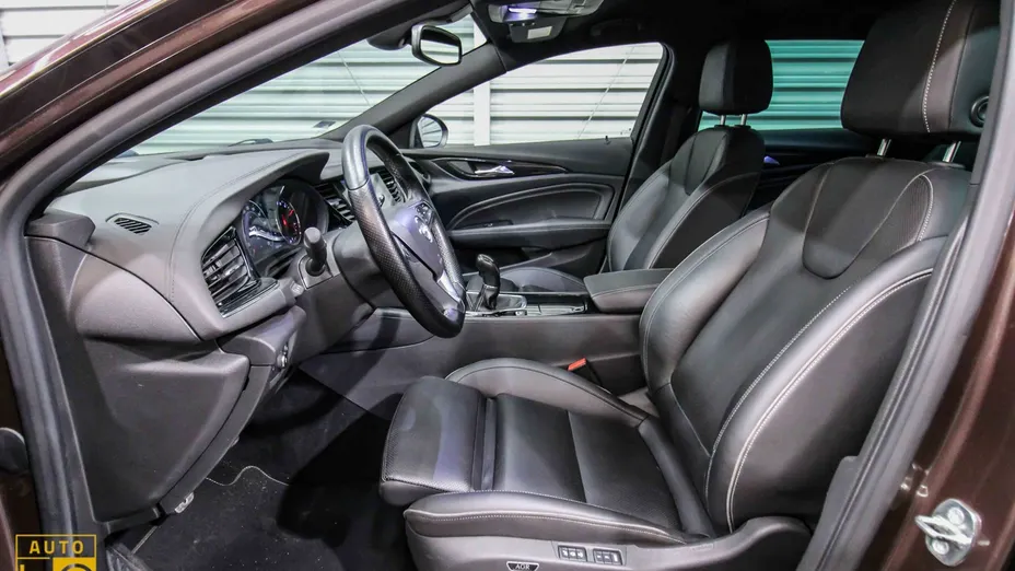 OPEL Insignia -