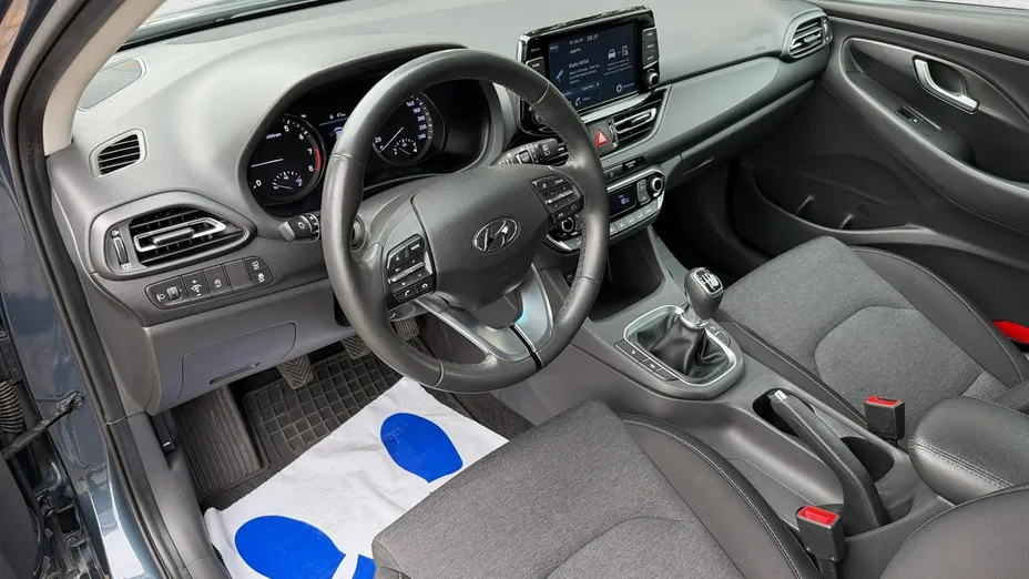 HYUNDAI i30 -
