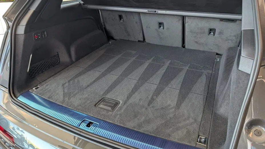 AUDI Q7 -