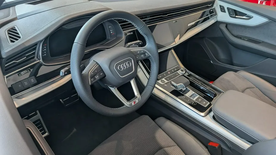 AUDI Q7 -