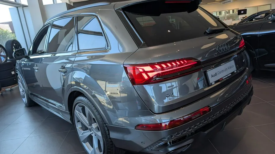 AUDI Q7 -