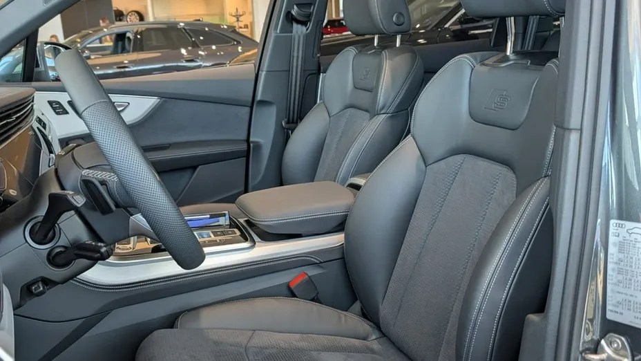 AUDI Q7 -