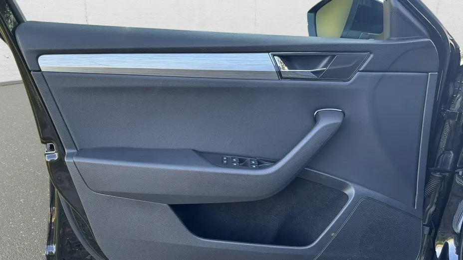 SKODA Superb -
