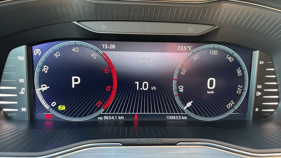 SKODA Superb -