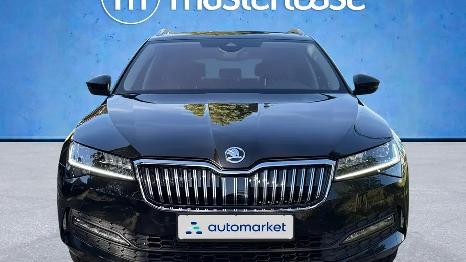 SKODA Superb -