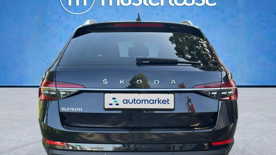 SKODA Superb -