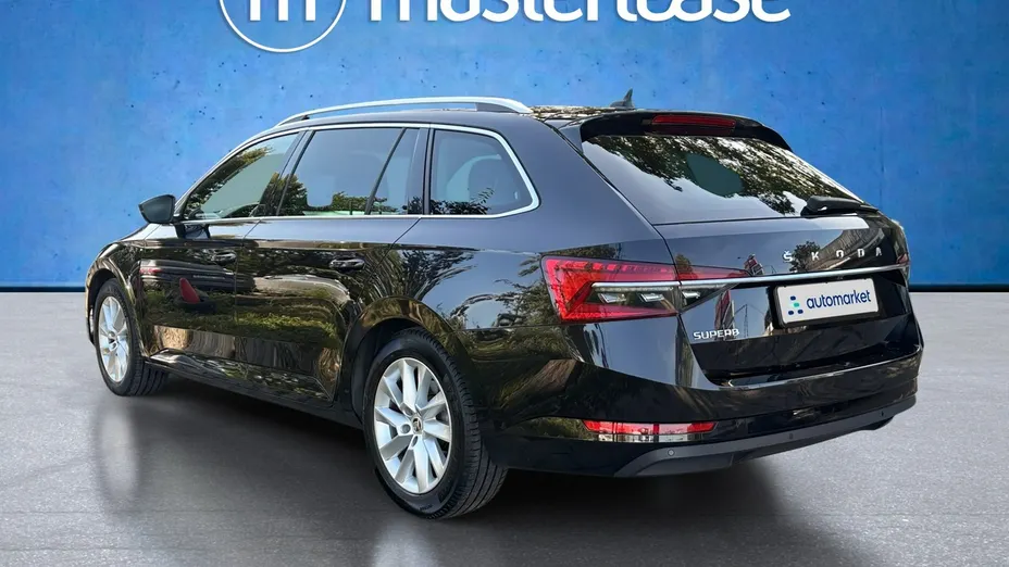 SKODA Superb -