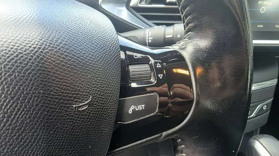 PEUGEOT 308 -