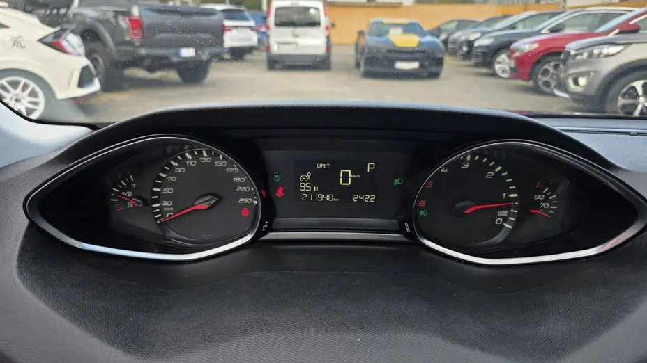 PEUGEOT 308 -