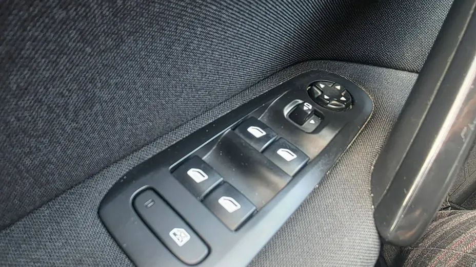 PEUGEOT 308 -