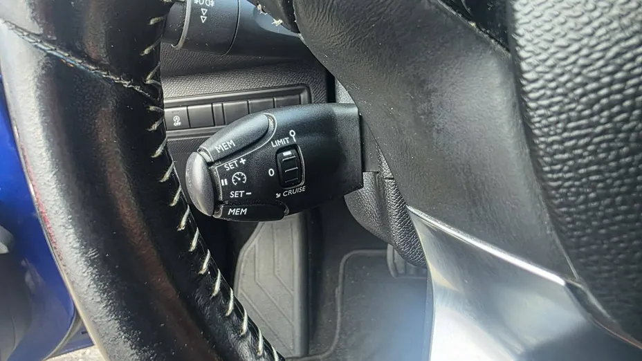 PEUGEOT 308 -