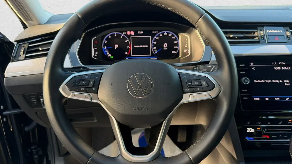 VOLKSWAGEN Passat -