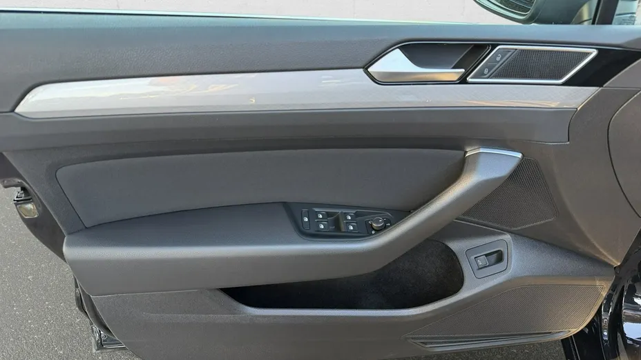 VOLKSWAGEN Passat -