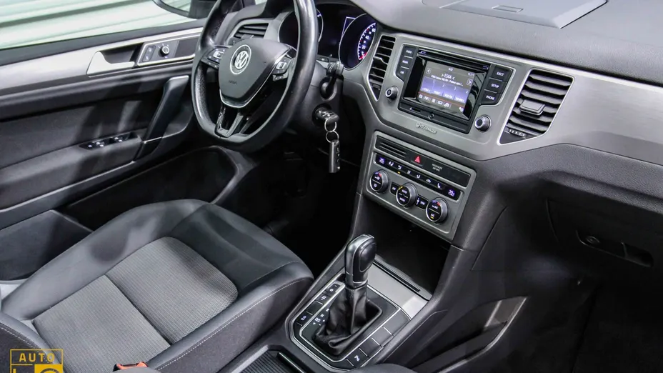 VOLKSWAGEN Golf Sportsvan -