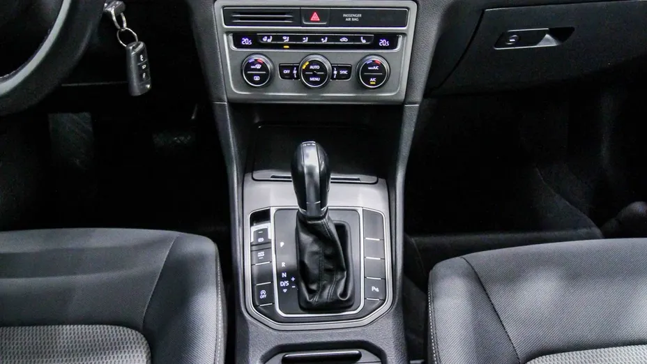 VOLKSWAGEN Golf Sportsvan -