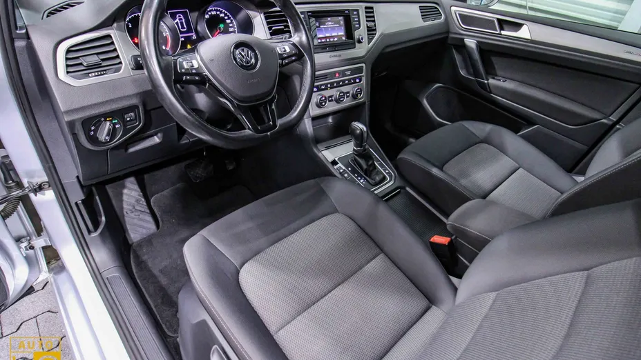 VOLKSWAGEN Golf Sportsvan -