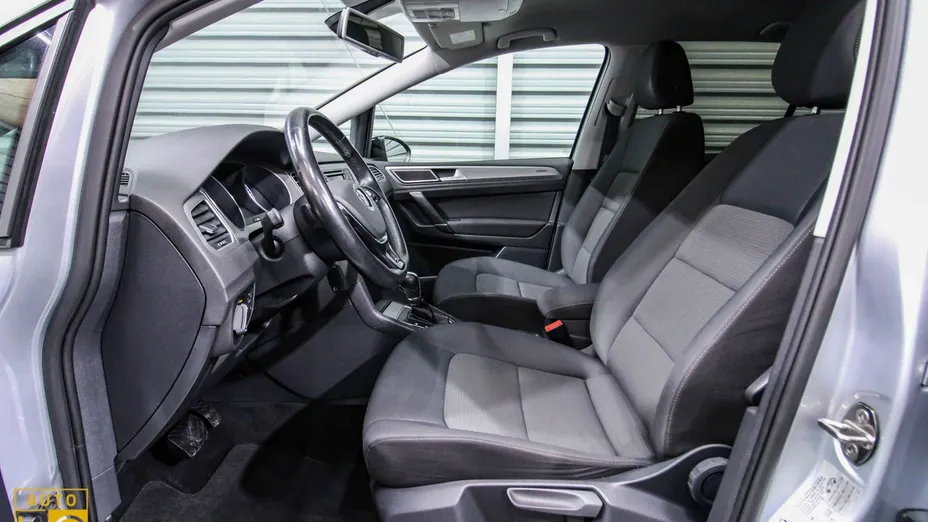 VOLKSWAGEN Golf Sportsvan -