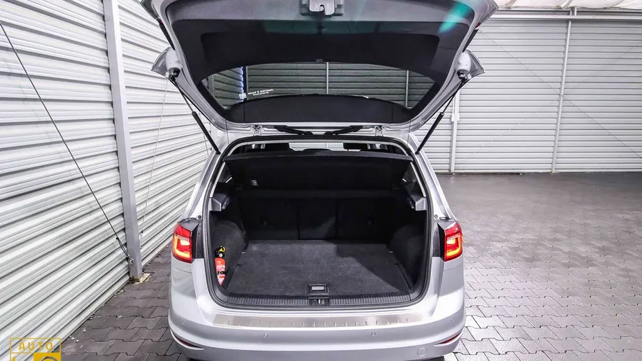 VOLKSWAGEN Golf Sportsvan -