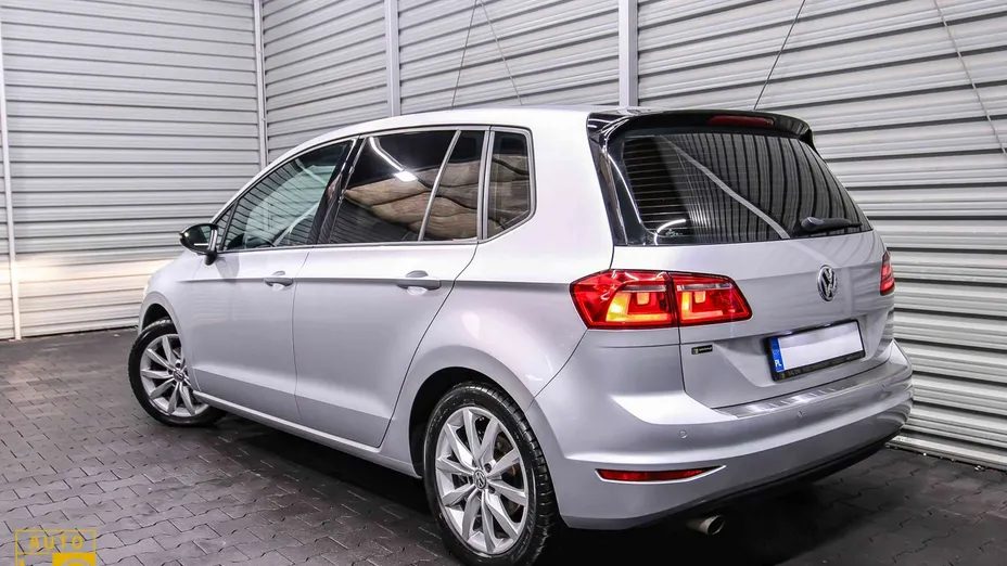 VOLKSWAGEN Golf Sportsvan -
