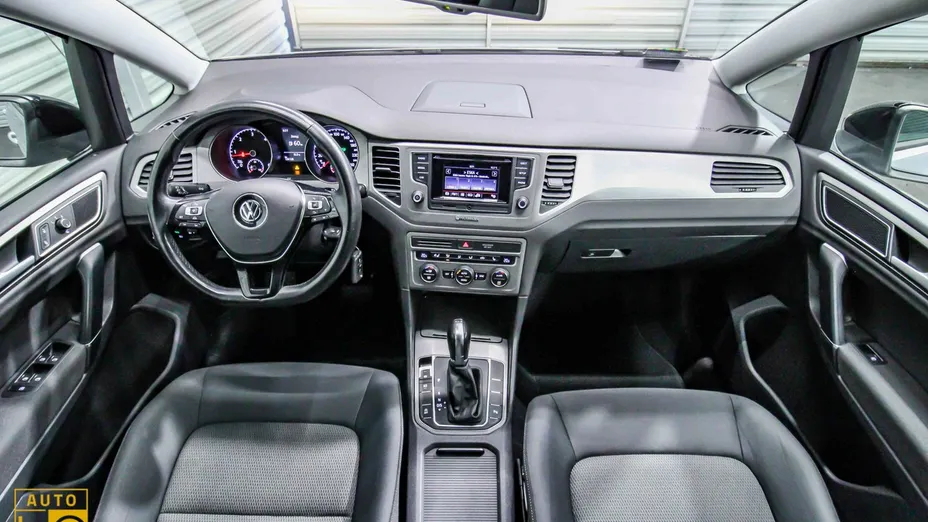 VOLKSWAGEN Golf Sportsvan -