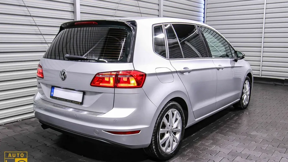 VOLKSWAGEN Golf Sportsvan -