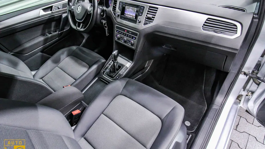 VOLKSWAGEN Golf Sportsvan -