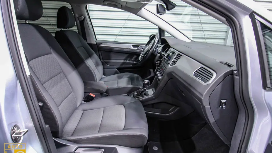 VOLKSWAGEN Golf Sportsvan -