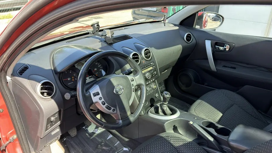 NISSAN Qashqai -