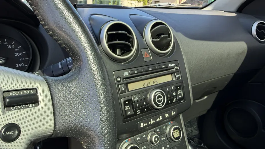 NISSAN Qashqai -