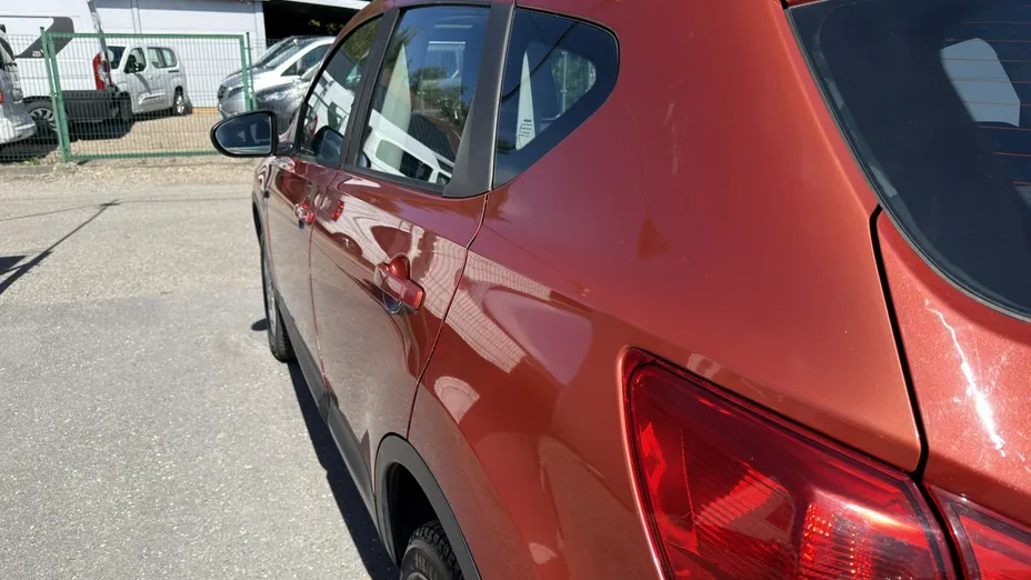 NISSAN Qashqai -
