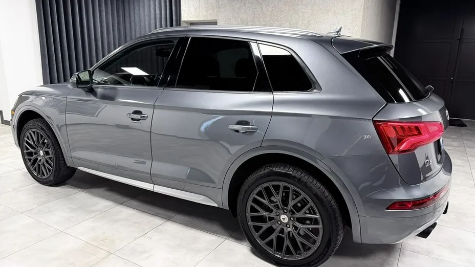 AUDI Q5 -