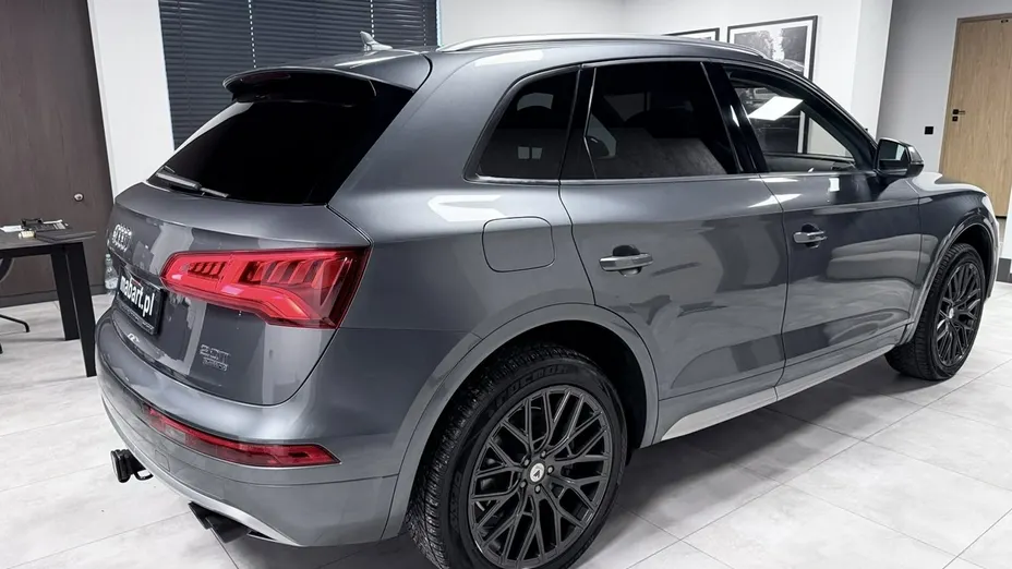 AUDI Q5 -