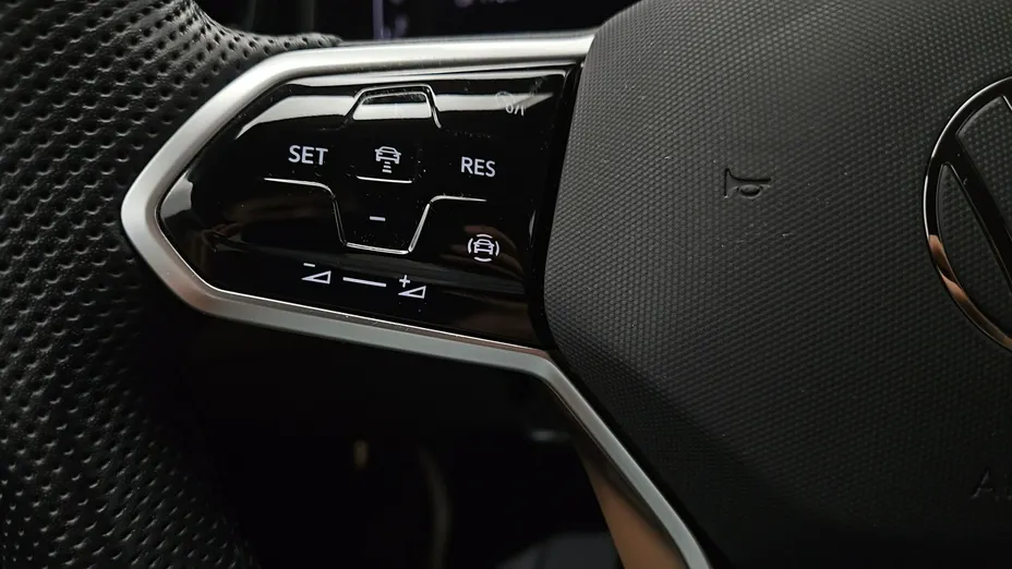 VOLKSWAGEN T-ROC -