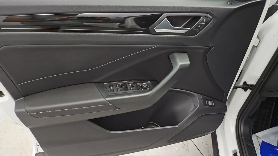 VOLKSWAGEN T-ROC -