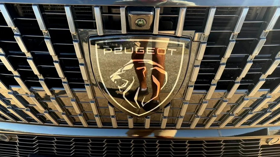 PEUGEOT 408 -