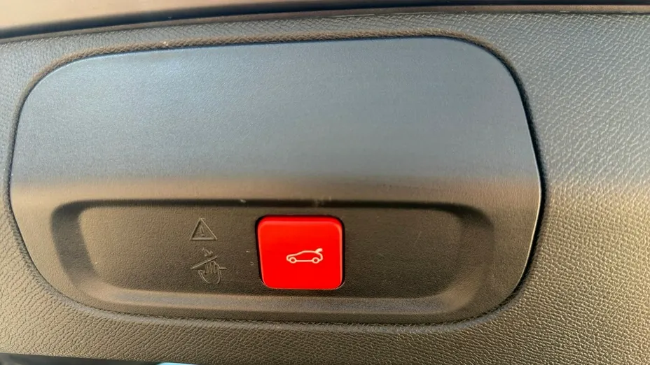 PEUGEOT 408 -