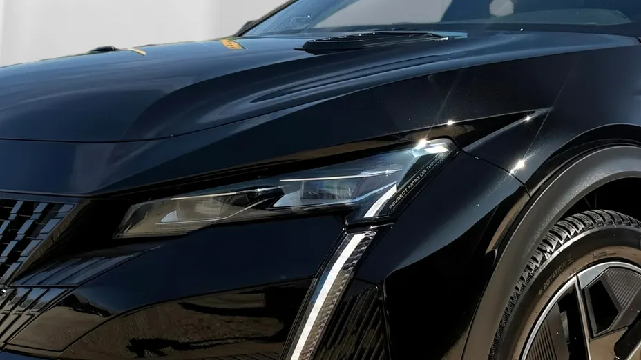 PEUGEOT 408 -