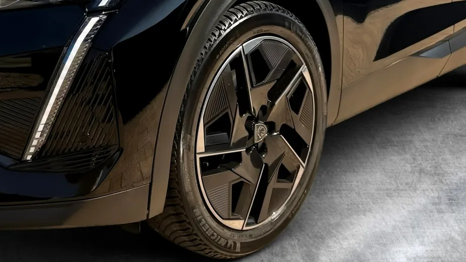 PEUGEOT 408 -