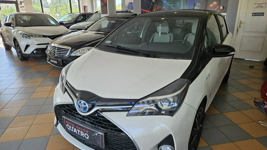 TOYOTA Yaris -