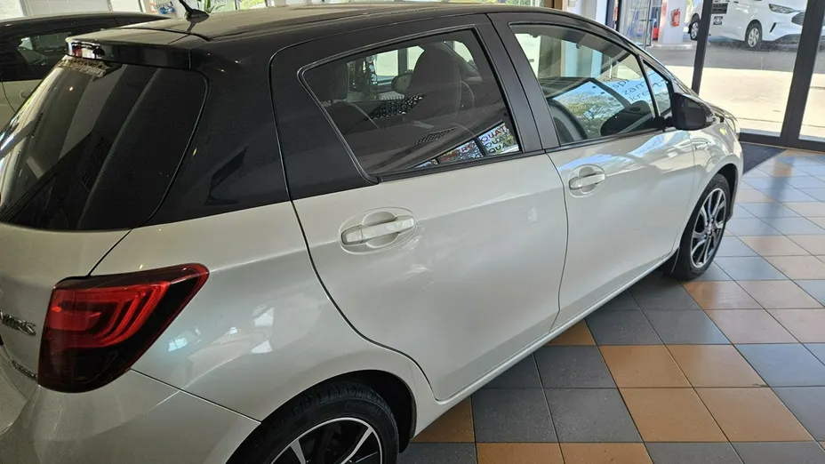 TOYOTA Yaris -