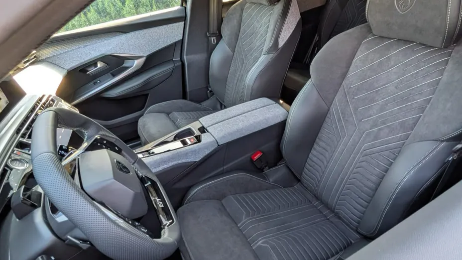 PEUGEOT 5008 -