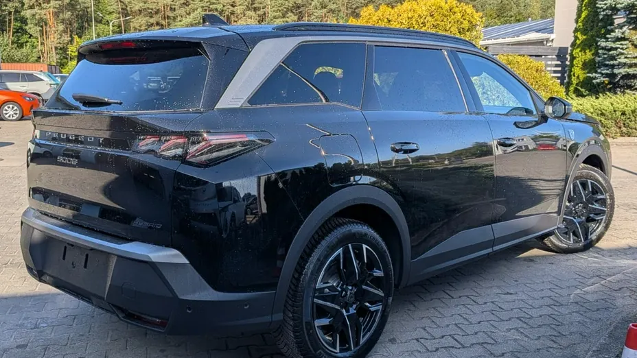 PEUGEOT 5008 -
