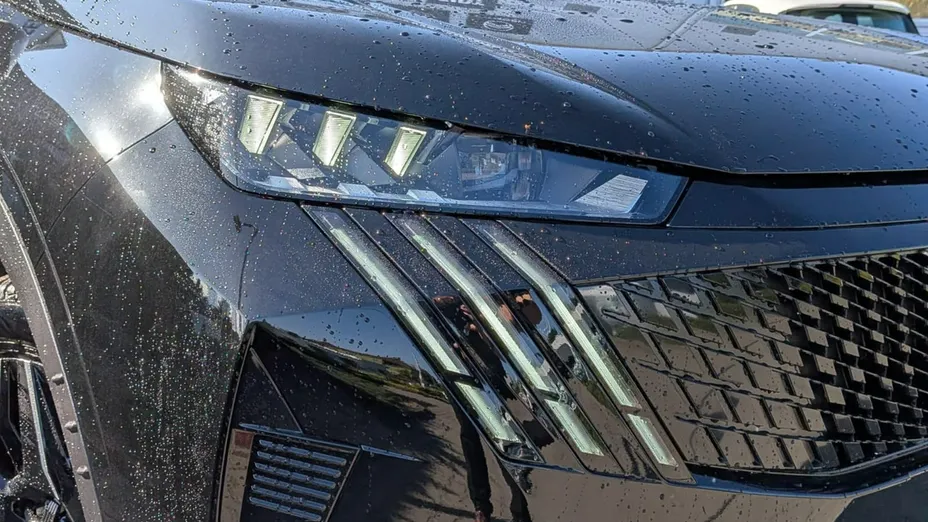 PEUGEOT 5008 -