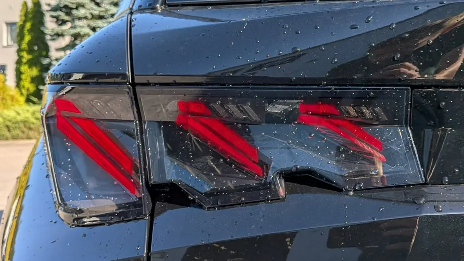 PEUGEOT 5008 -