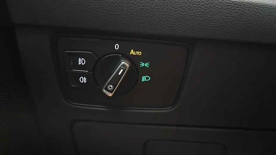 VOLKSWAGEN Passat -